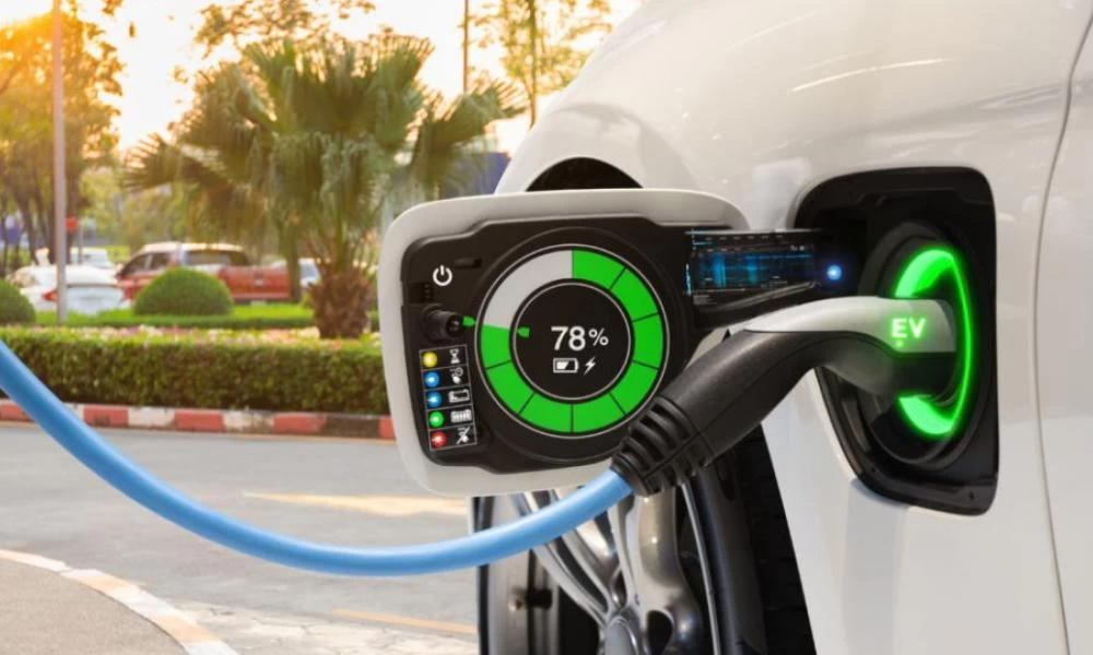 Επιδότηση έως 12.000 ευρώ για αγορά ηλεκτρικού αυτοκινήτου εξετάζει το υπουργείο